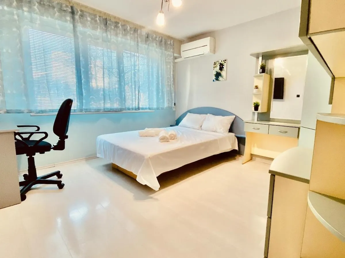 Chaika 29 - 3Bd Apartment For 5 People, 10Min From The Beach Varna