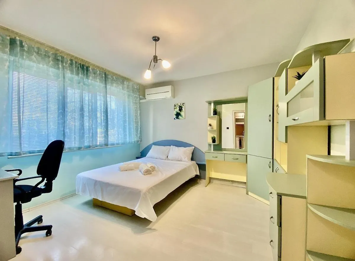 Chaika 29 - 3Bd Apartment For 5 People, 10Min From The Beach Varna Bulgaria